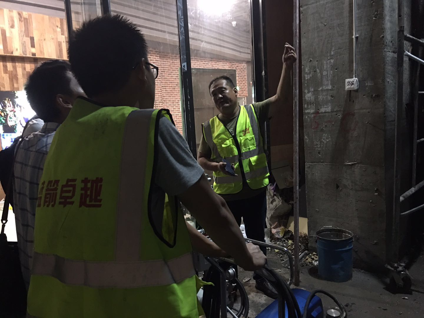 西安太白印象城地下商城、地下停車(chē)場(chǎng)防滲水堵漏工程